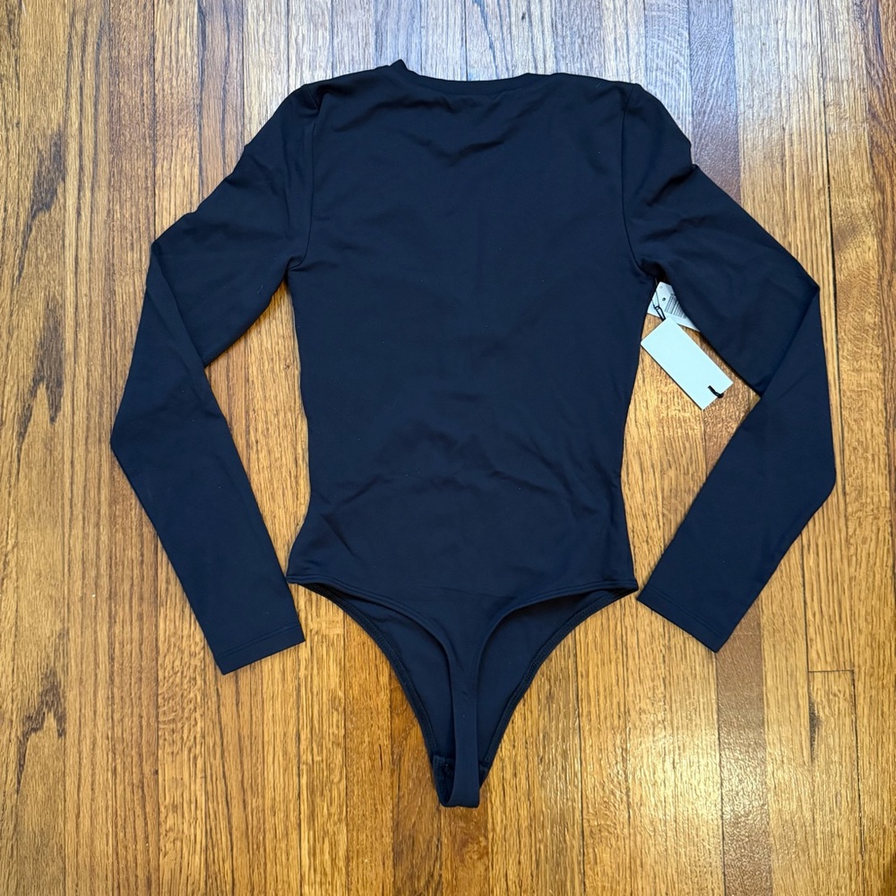 Aritzia Babaton Countour Henley Bodysuit NWT - Picture 6 of 6